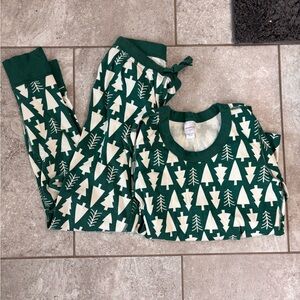 Hanna Andersson Green and Cream Women’s Pajamas